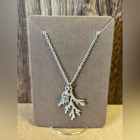 🌲 Pine Leaf & Pinecone Pendant Necklace - Picture 1 of 4